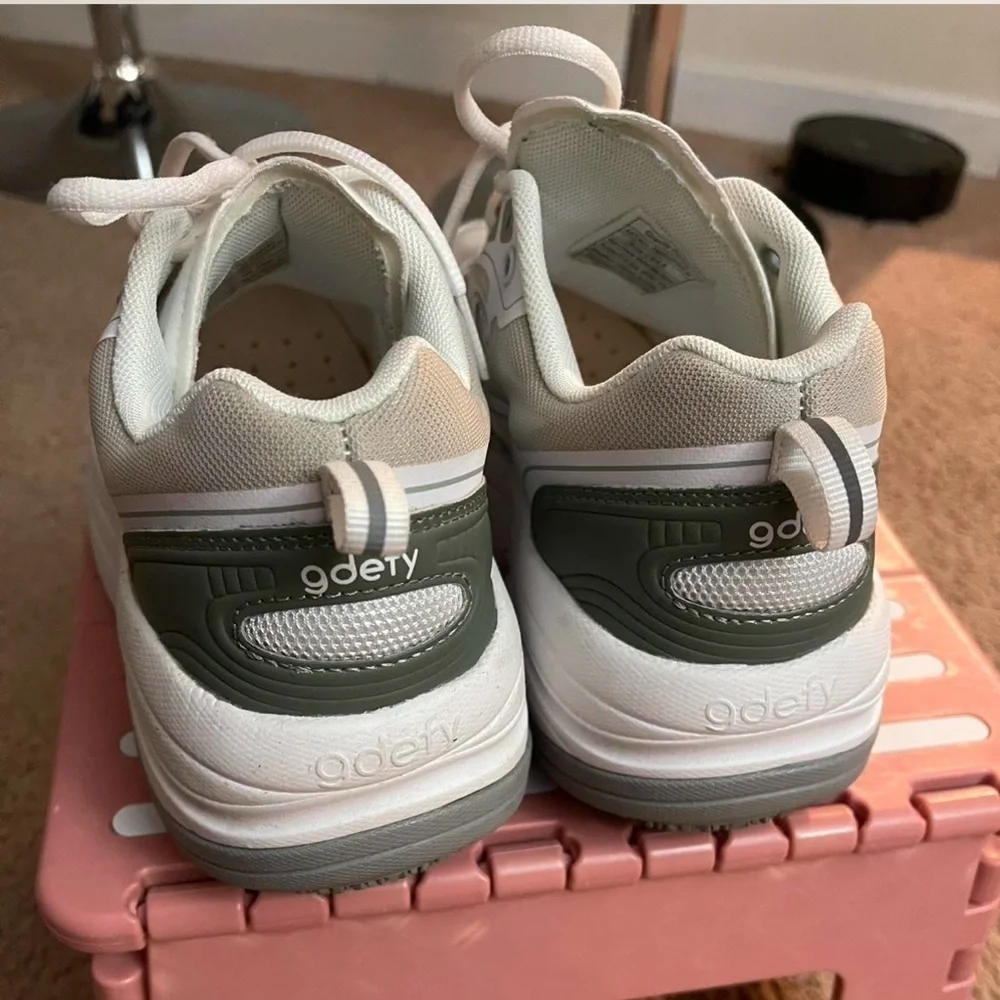 GRAVITY DEFYER SNEAKERS ion only comfy